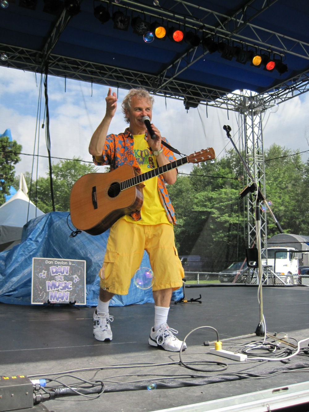 children's entertainer