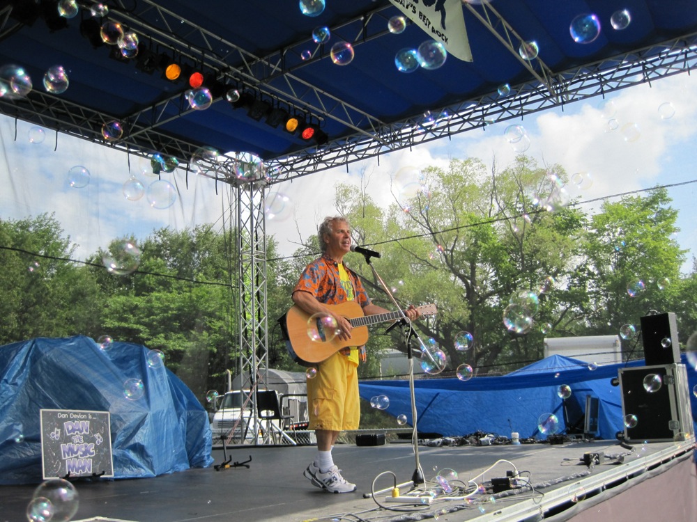 children's entertainer